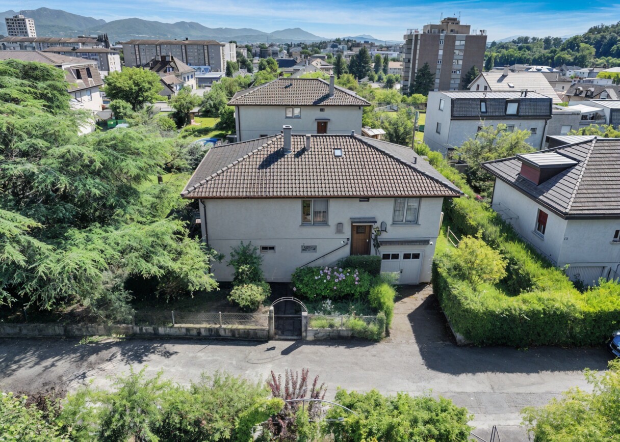 Spacious 7-Rooms Apartment with 151m² Living Area in Prime Location for 1.29M CHF