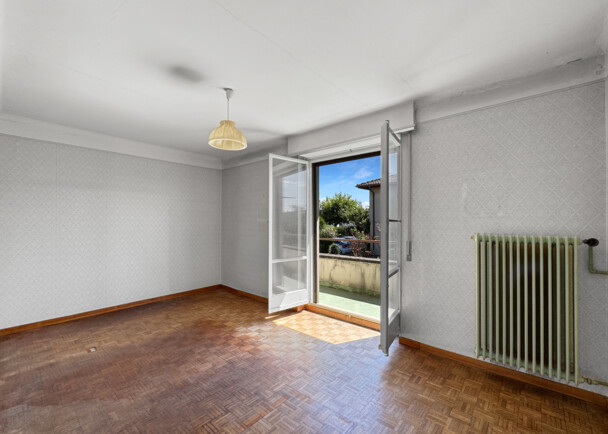 Spacious 7-Rooms Apartment with 151m² Living Area in Prime Location for 1.29M CHF