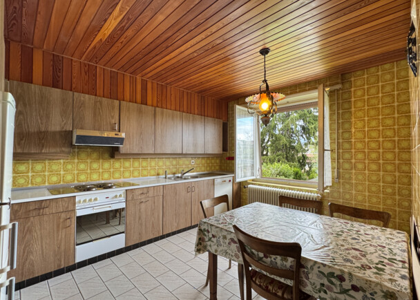 Spacious 7-Rooms Apartment with 151m² Living Area in Prime Location for 1.29M CHF