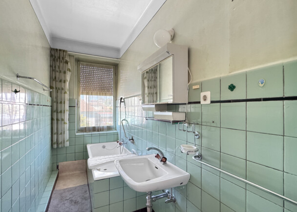 Spacious 7-Rooms Apartment with 151m² Living Area in Prime Location for 1.29M CHF