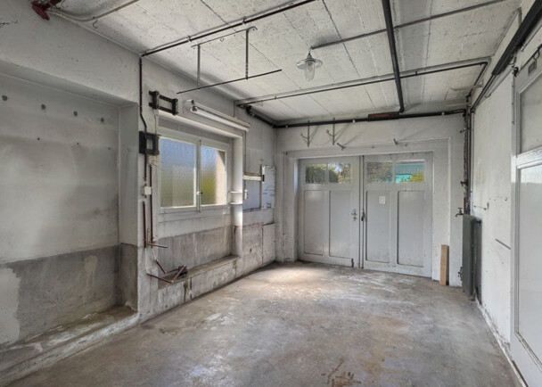 Spacious 7-Rooms Apartment with 151m² Living Area in Prime Location for 1.29M CHF