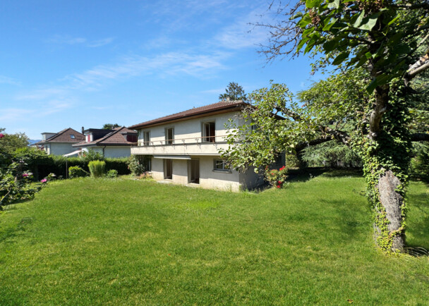 Spacious 7-Rooms Apartment with 151m² Living Area in Prime Location for 1.29M CHF