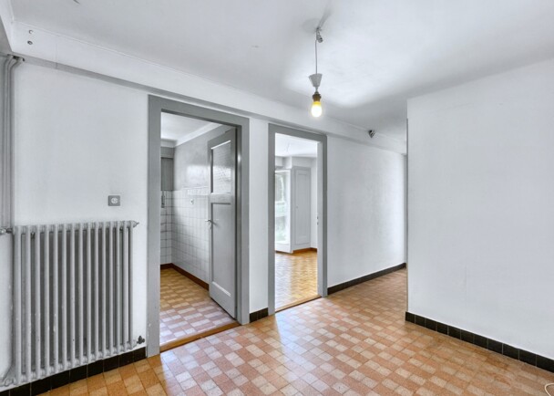 Spacious 7-Rooms Apartment with 151m² Living Area in Prime Location for 1.29M CHF