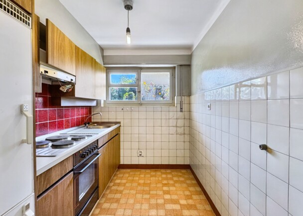 Spacious 7-Rooms Apartment with 151m² Living Area in Prime Location for 1.29M CHF