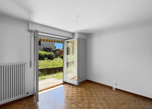 Spacious 7-Rooms Apartment with 151m² Living Area in Prime Location for 1.29M CHF