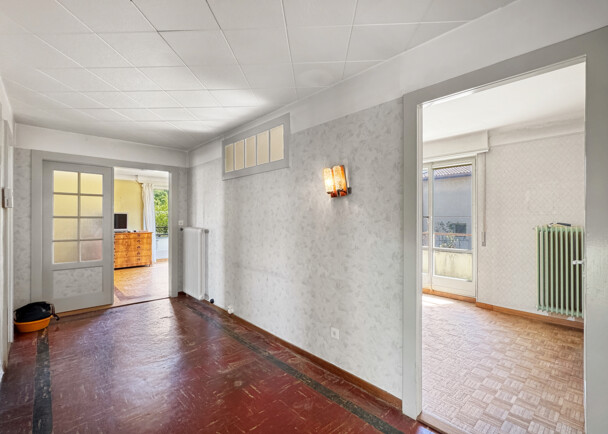 Spacious 7-Rooms Apartment with 151m² Living Area in Prime Location for 1.29M CHF