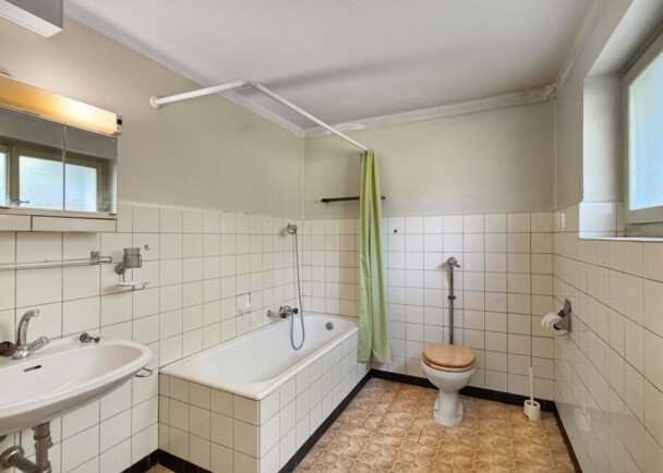 Spacious 7-Rooms Apartment with 151m² Living Area in Prime Location for 1.29M CHF